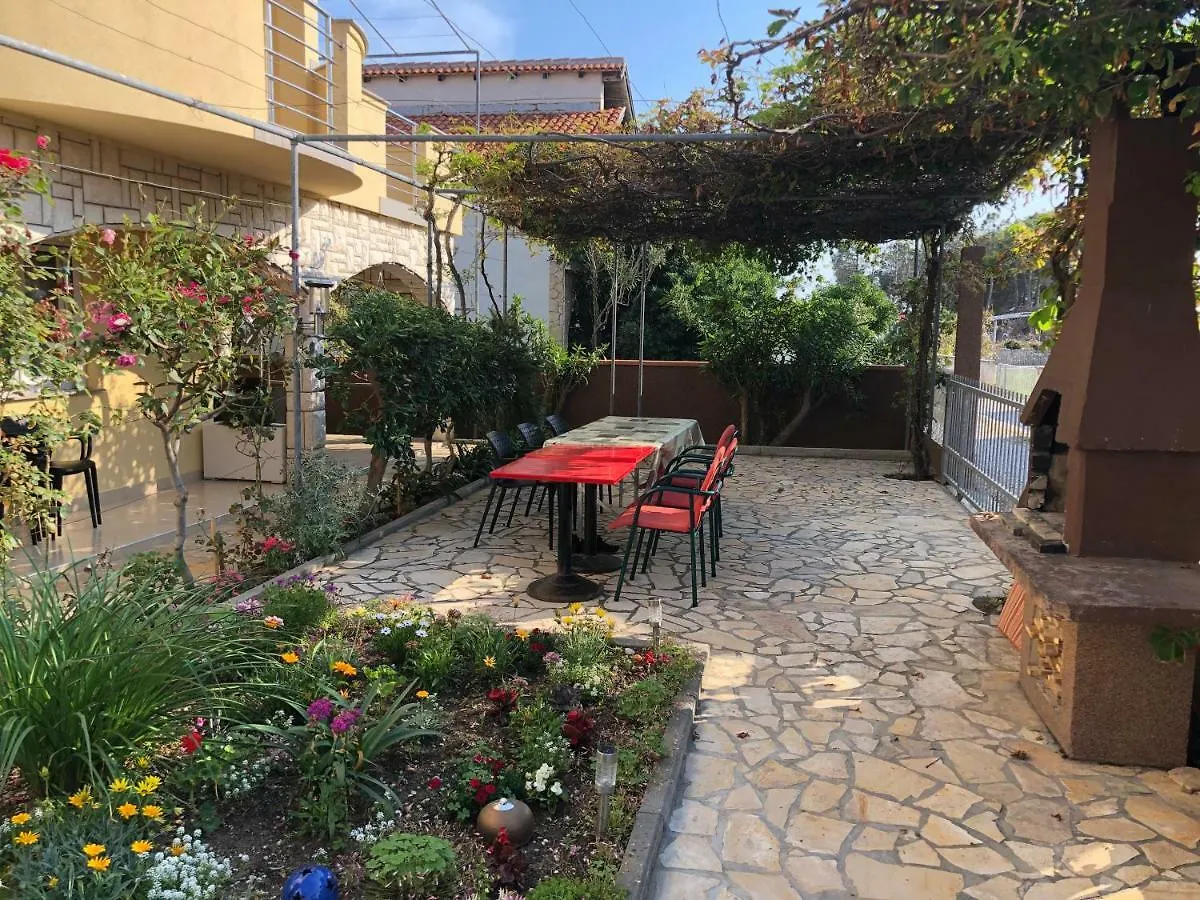 Apartament Casa Rada Vir