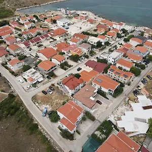 Apartmán Zrinec, Vir